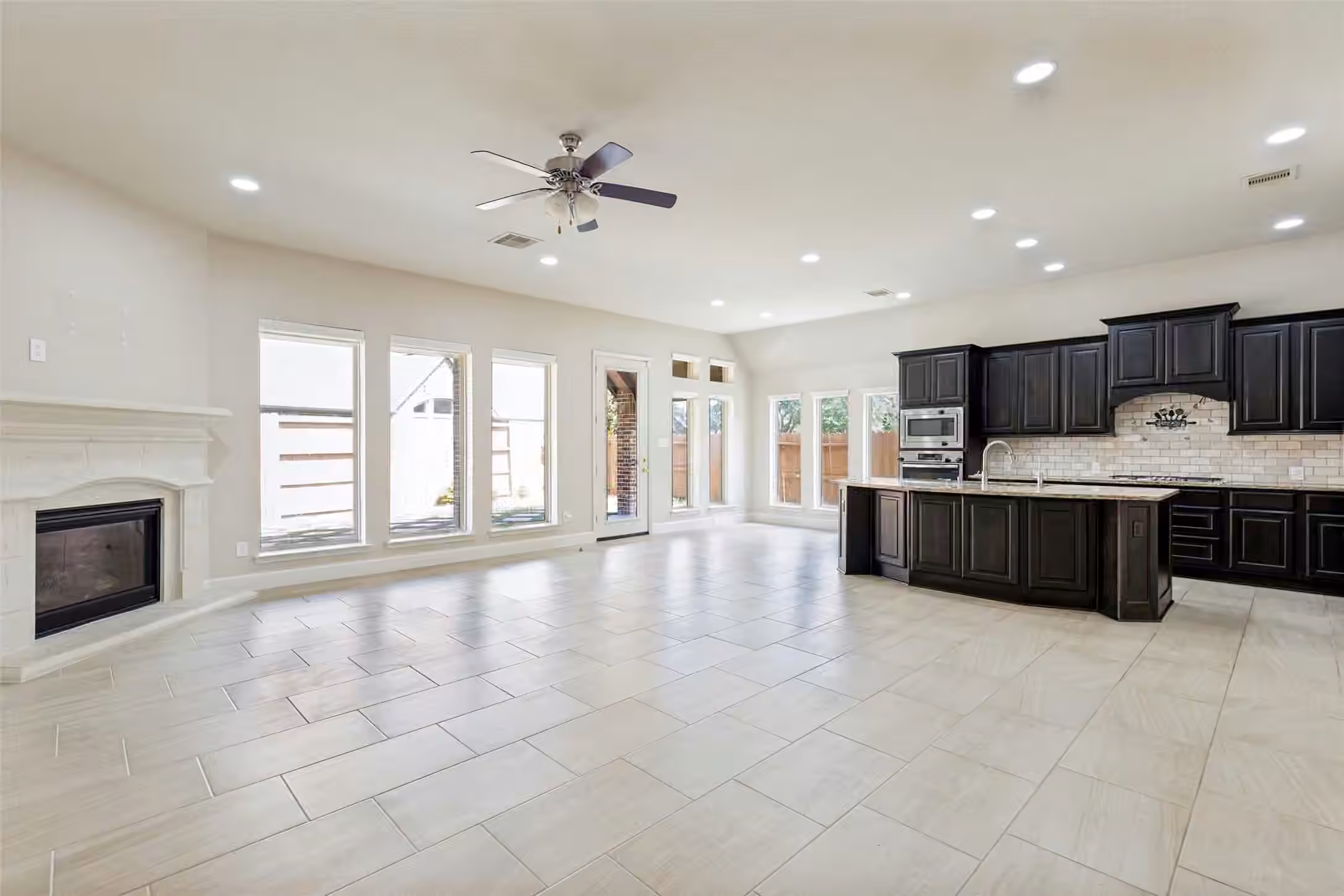 Photo 3 of 10822 Croftmore Drive, Richmond, TX