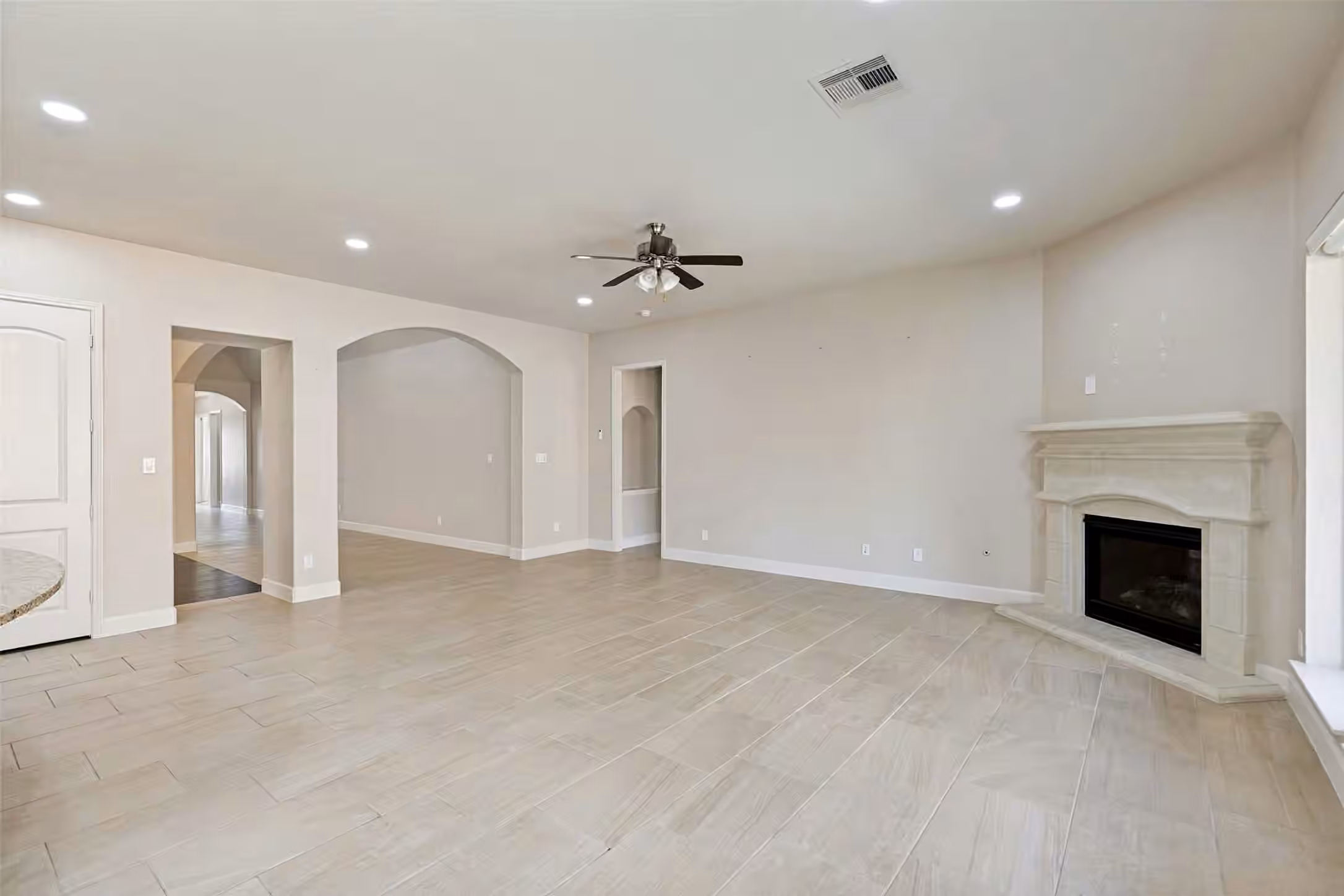 Photo 5 of 10822 Croftmore Drive, Richmond, TX