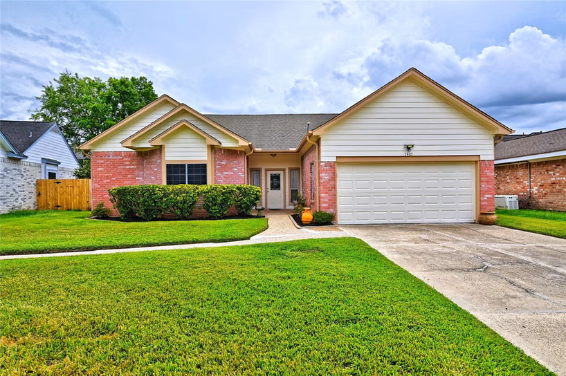 Photo 7 of 7407 Creekfield Drive, Spring, TX
