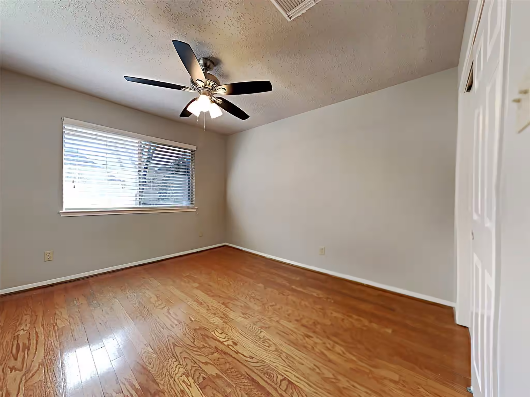 Photo 2 of 4703 Glasgow Drive, Missouri City, TX