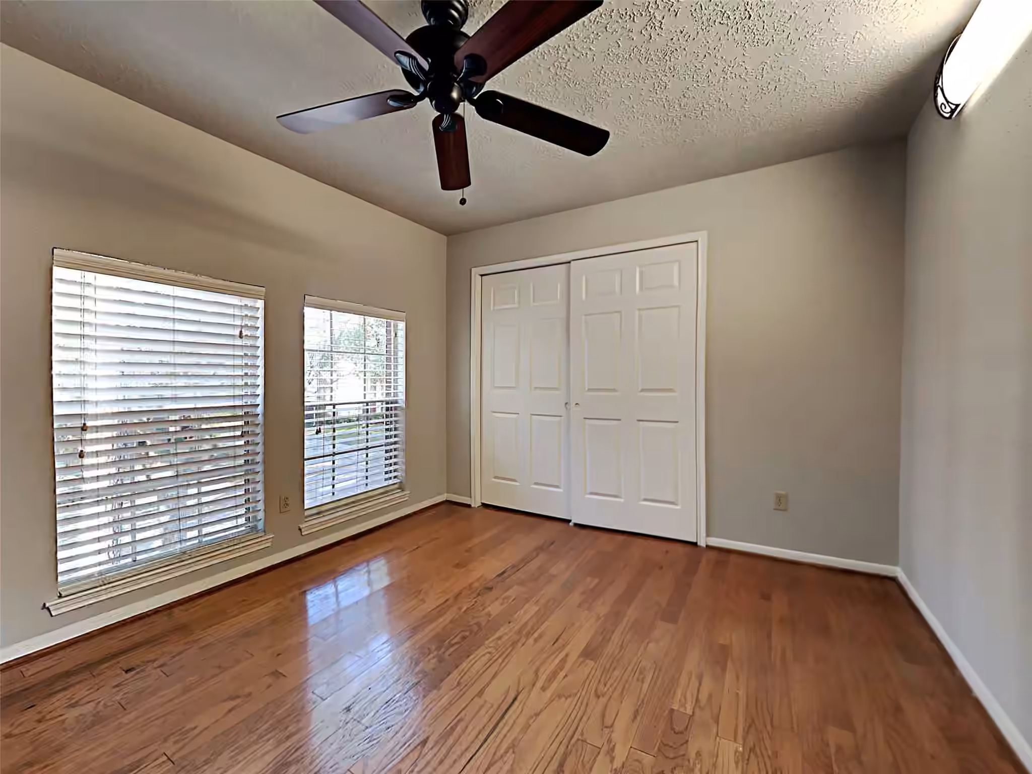 Photo 3 of 4703 Glasgow Drive, Missouri City, TX
