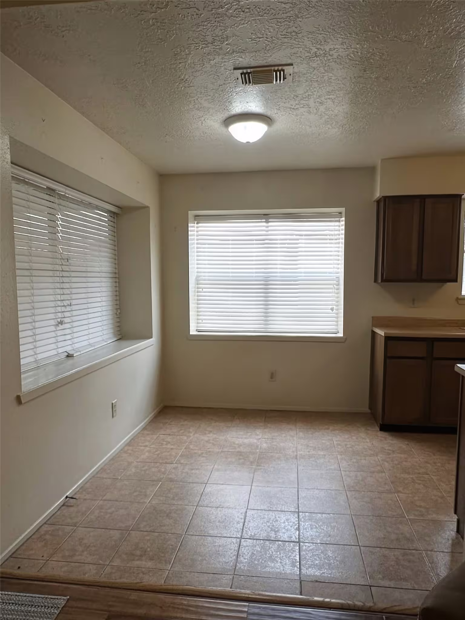 Photo 4 of 1331 Castle Glen Drive, Houston, TX
