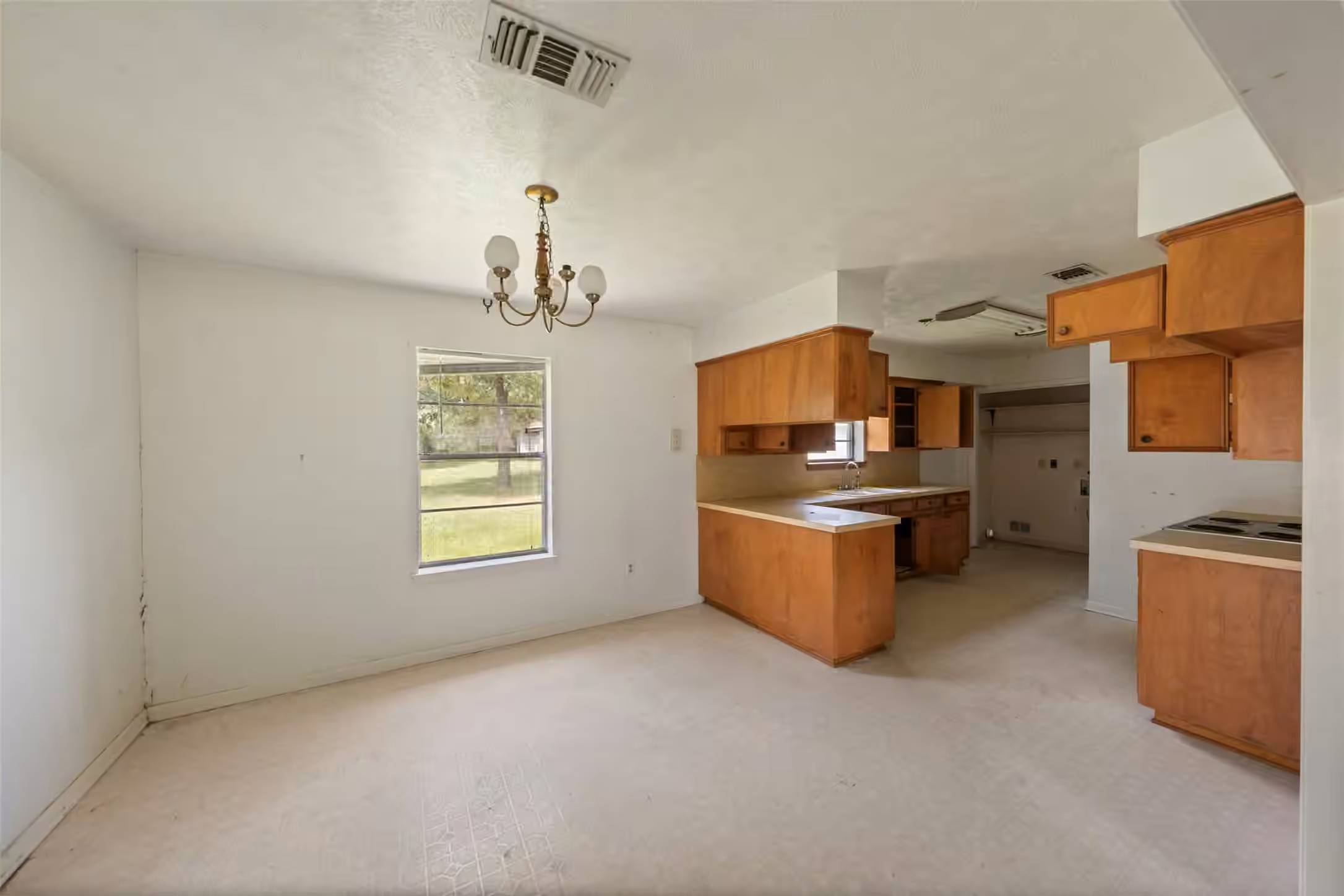 Photo 4 of 21 Wood Lodge Drive, Huntsville, TX