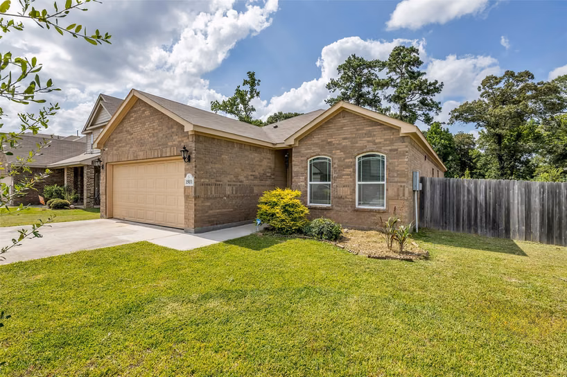 Photo 2 of 15031 Meadow Glen N, Conroe, TX
