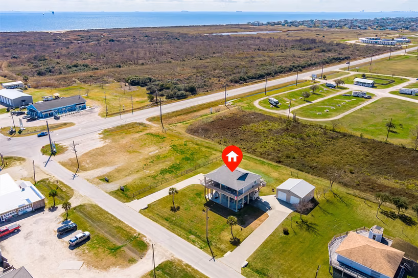 Photo 4 of 1009 N Monkhouse Drive, Crystal Beach, TX