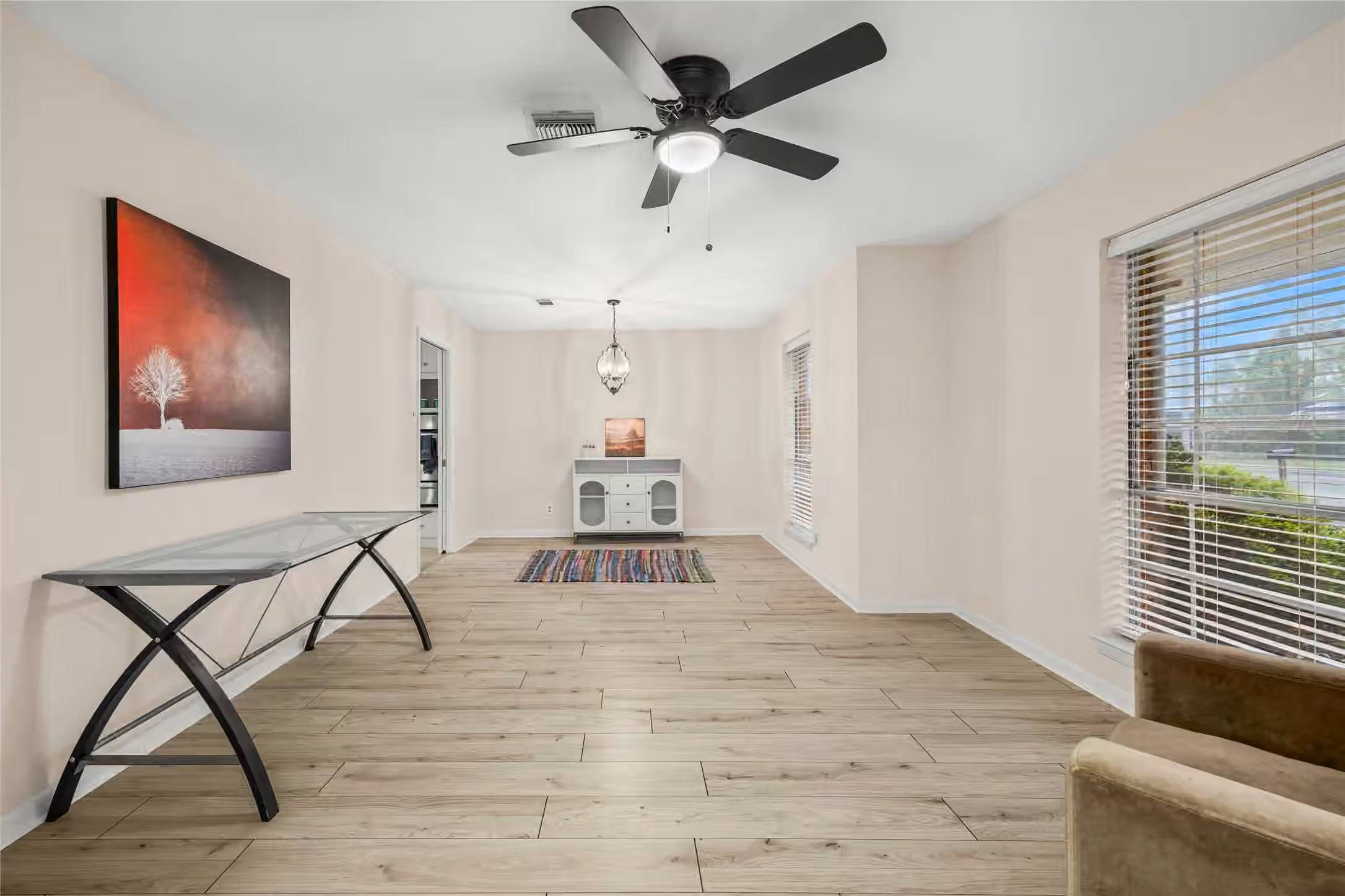 Photo 3 of 1607 Buescher Drive, Houston, TX