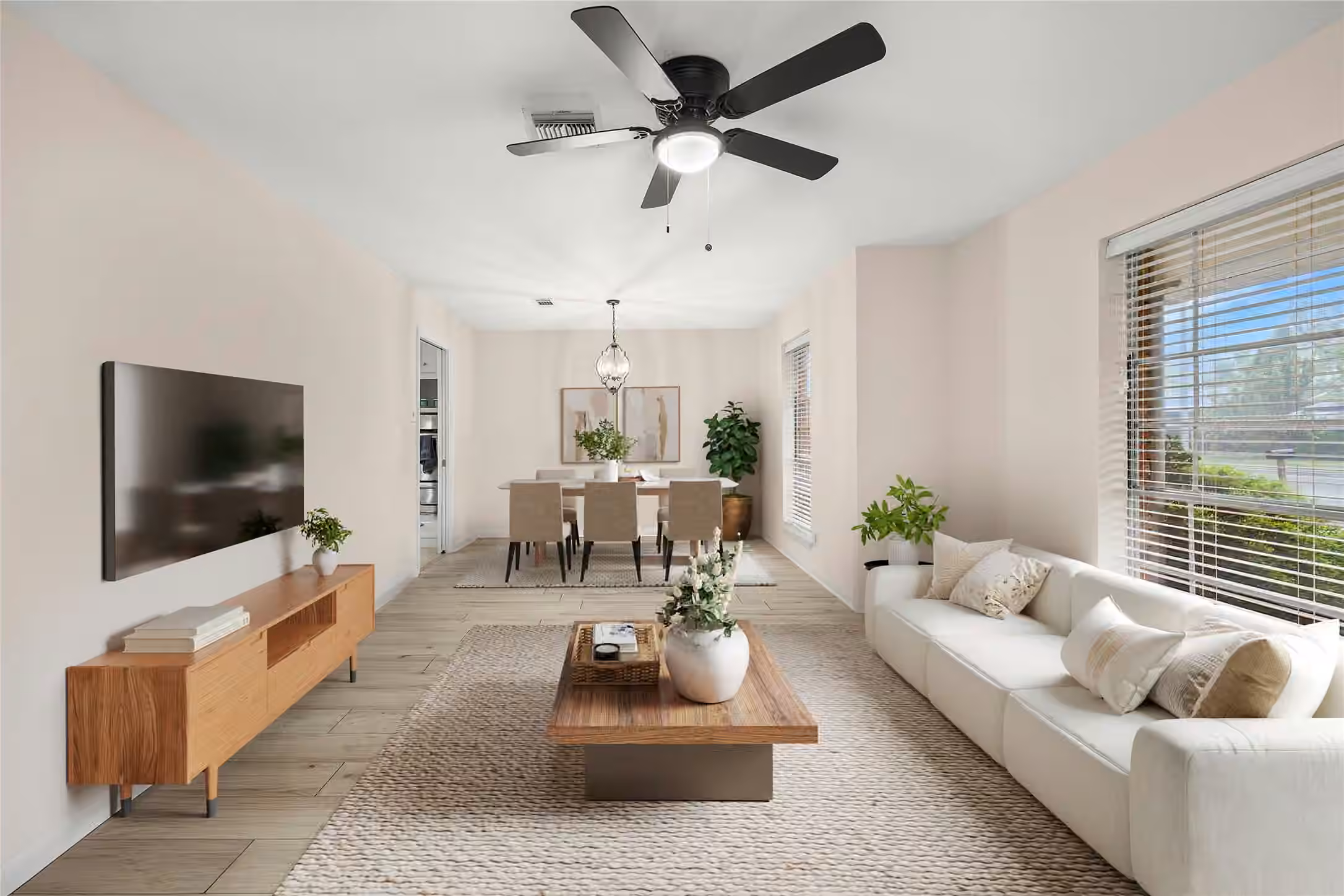 Photo 4 of 1607 Buescher Drive, Houston, TX