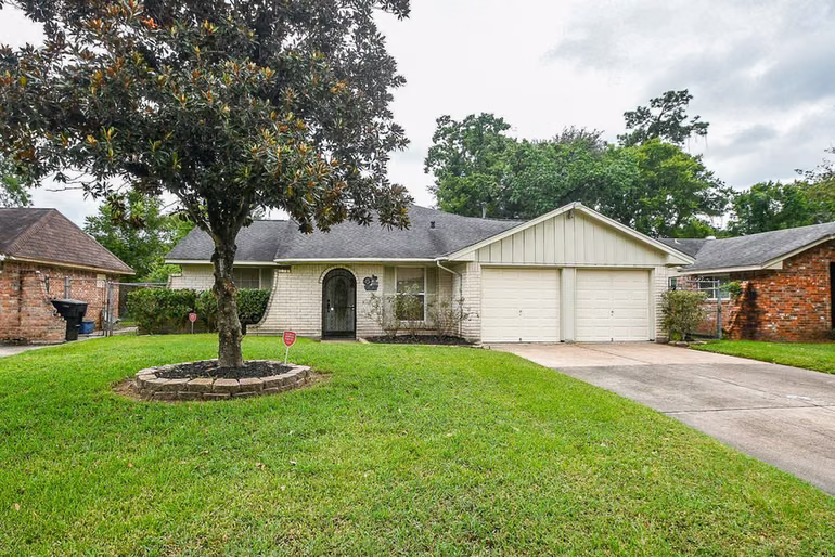 Photo 3 of 6410 Bluestone Drive, Houston, TX