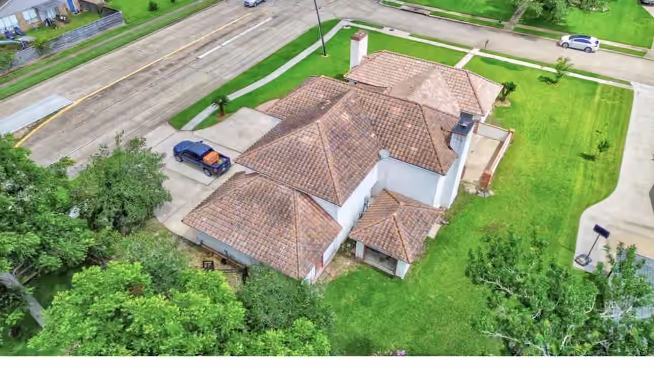 Photo 2 of 327 Live Oak Lane, Lake Jackson, TX