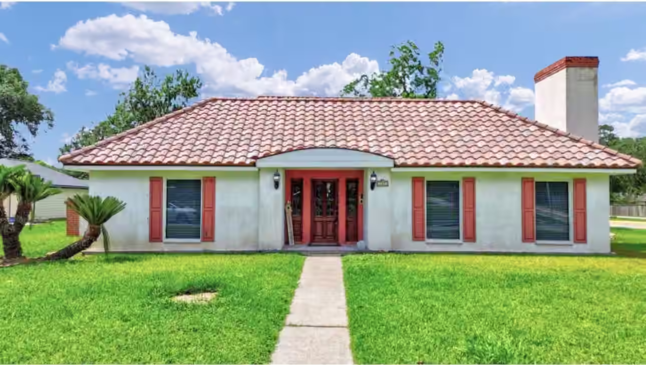 Photo 5 of 327 Live Oak Lane, Lake Jackson, TX