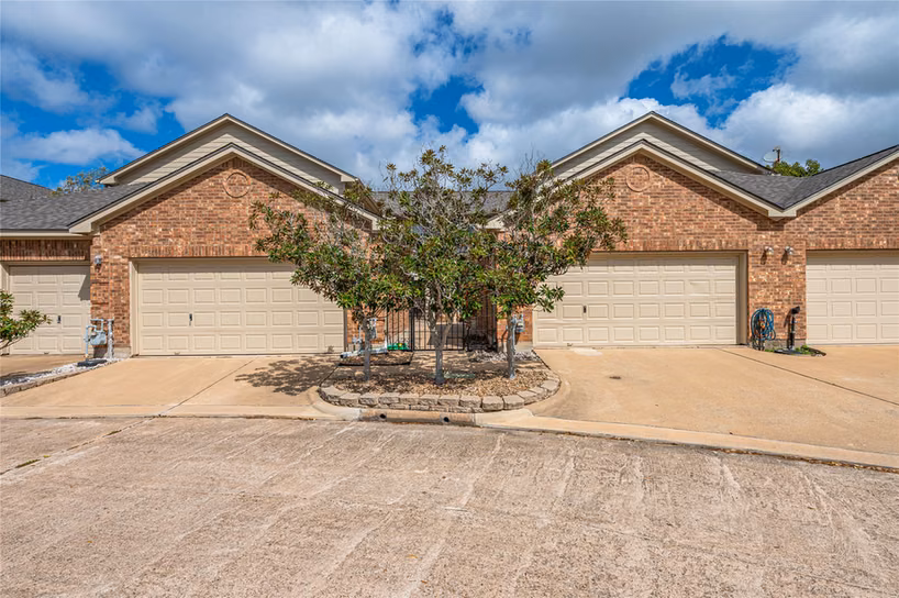 Photo 3 of 2060 Glencove Drive, Seabrook, TX