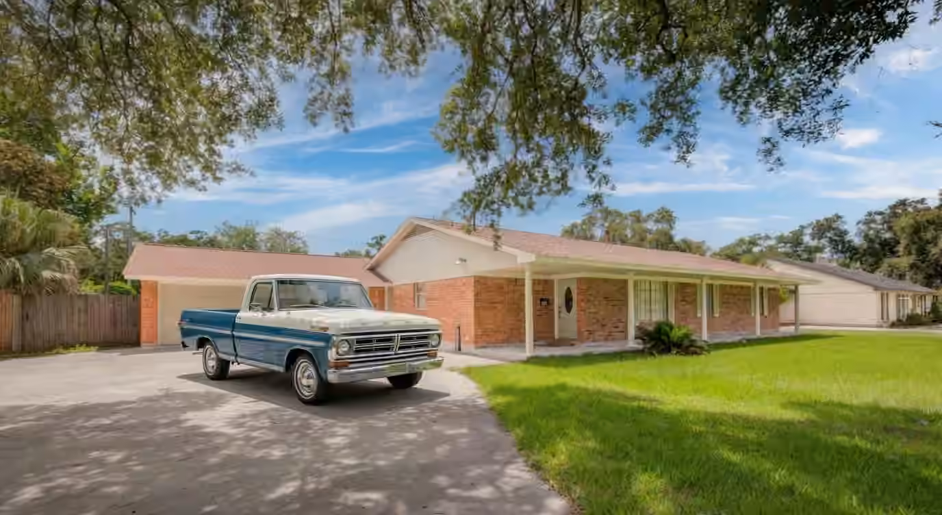Photo of 115 S Cedar Street, Lake Jackson, TX 77566