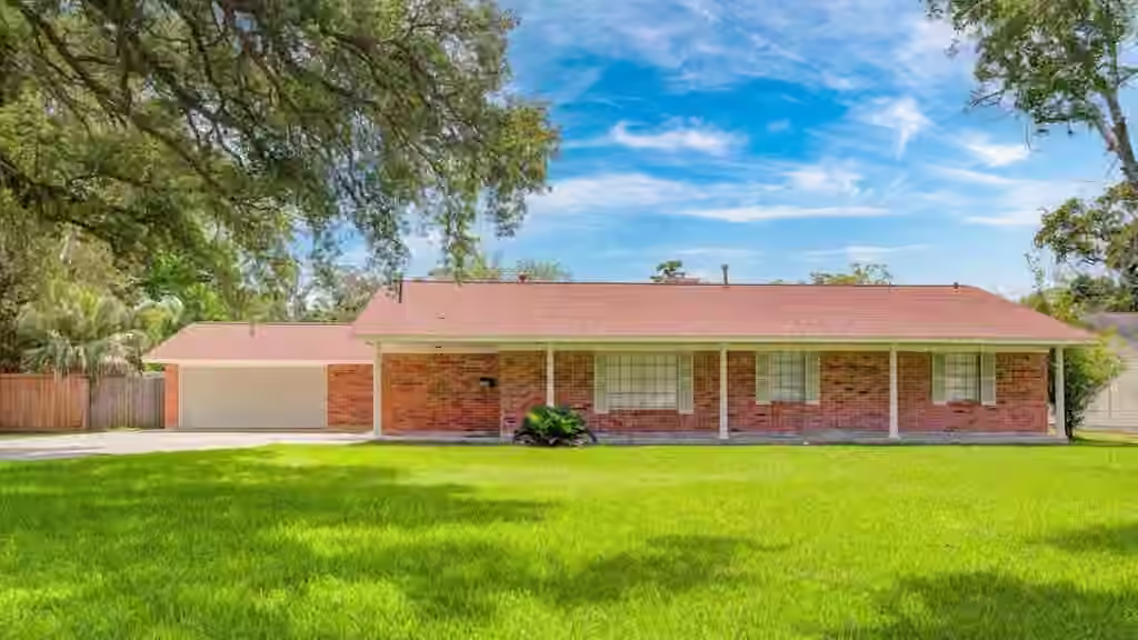 Photo 3 of 115 S Cedar Street, Lake Jackson, TX
