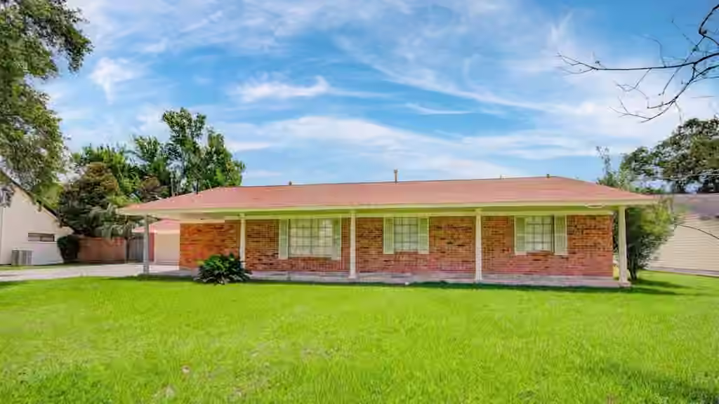 Photo 4 of 115 S Cedar Street, Lake Jackson, TX