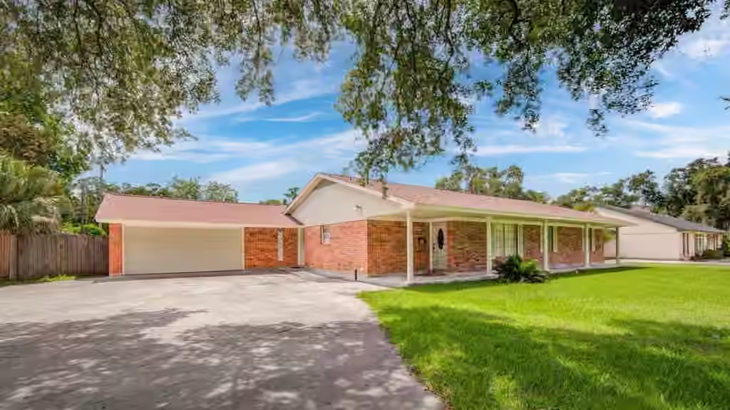 Photo 5 of 115 S Cedar Street, Lake Jackson, TX