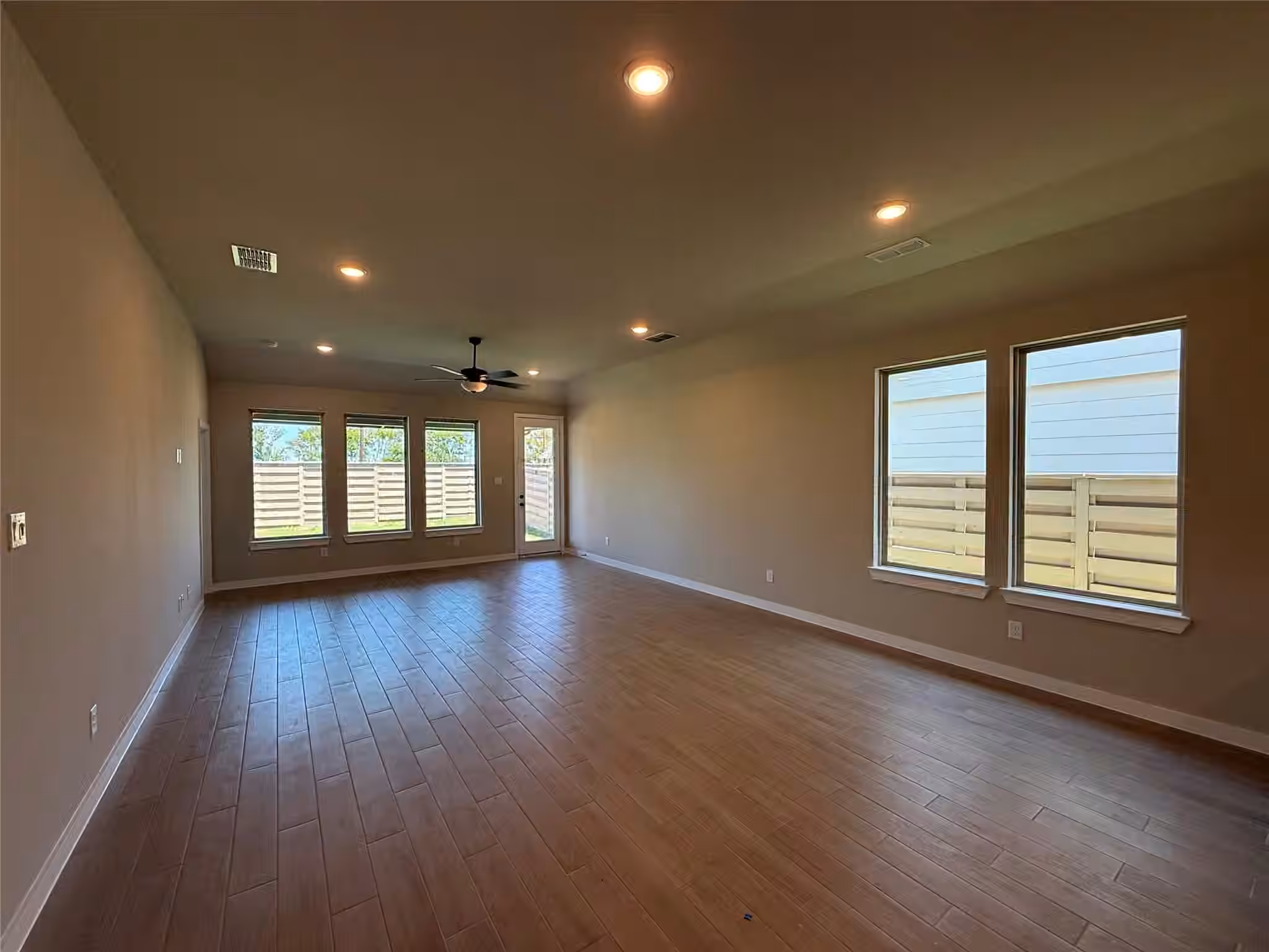 Photo 2 of 10923 Endeavor Drive, Richmond, TX