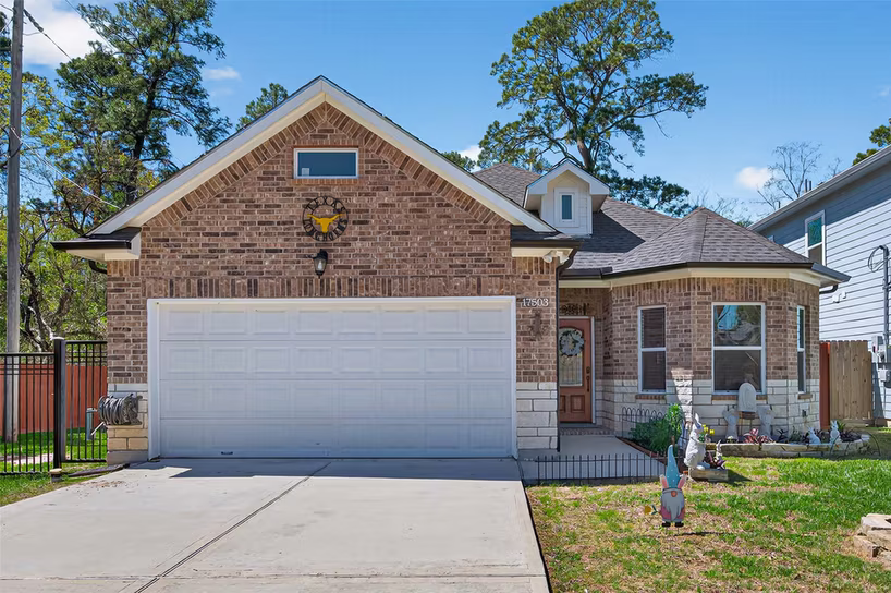 Photo 2 of 17503 Deer Creek Drive, Spring, TX