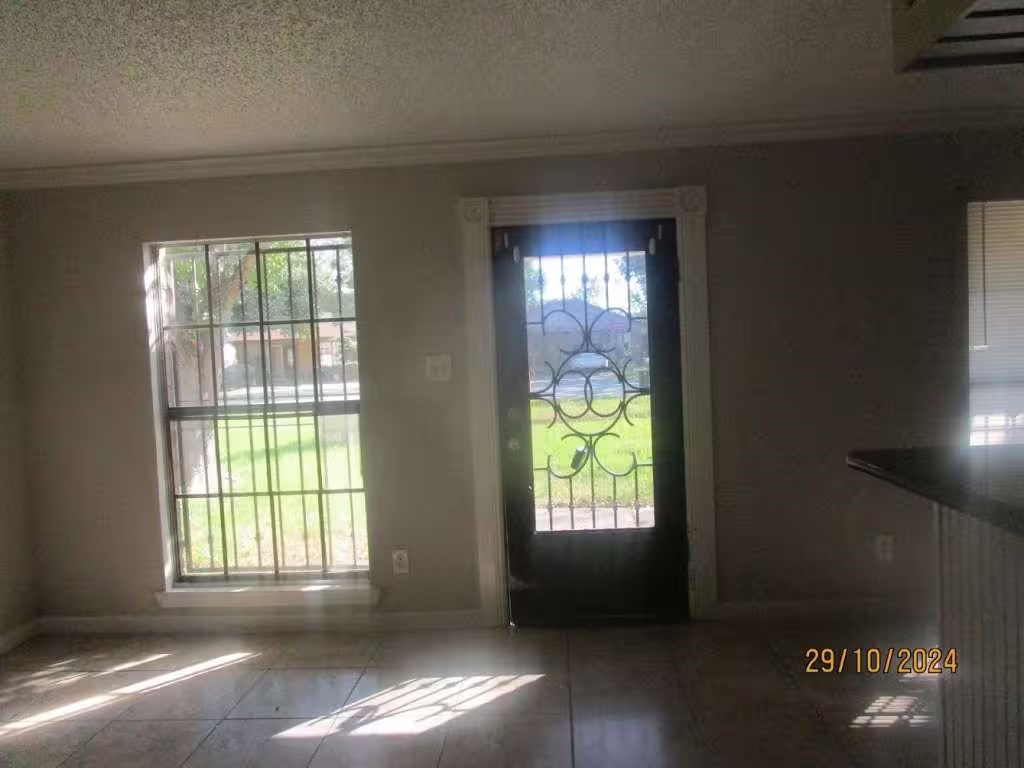 Photo 2 of 601 N 12th Street, La Porte, TX
