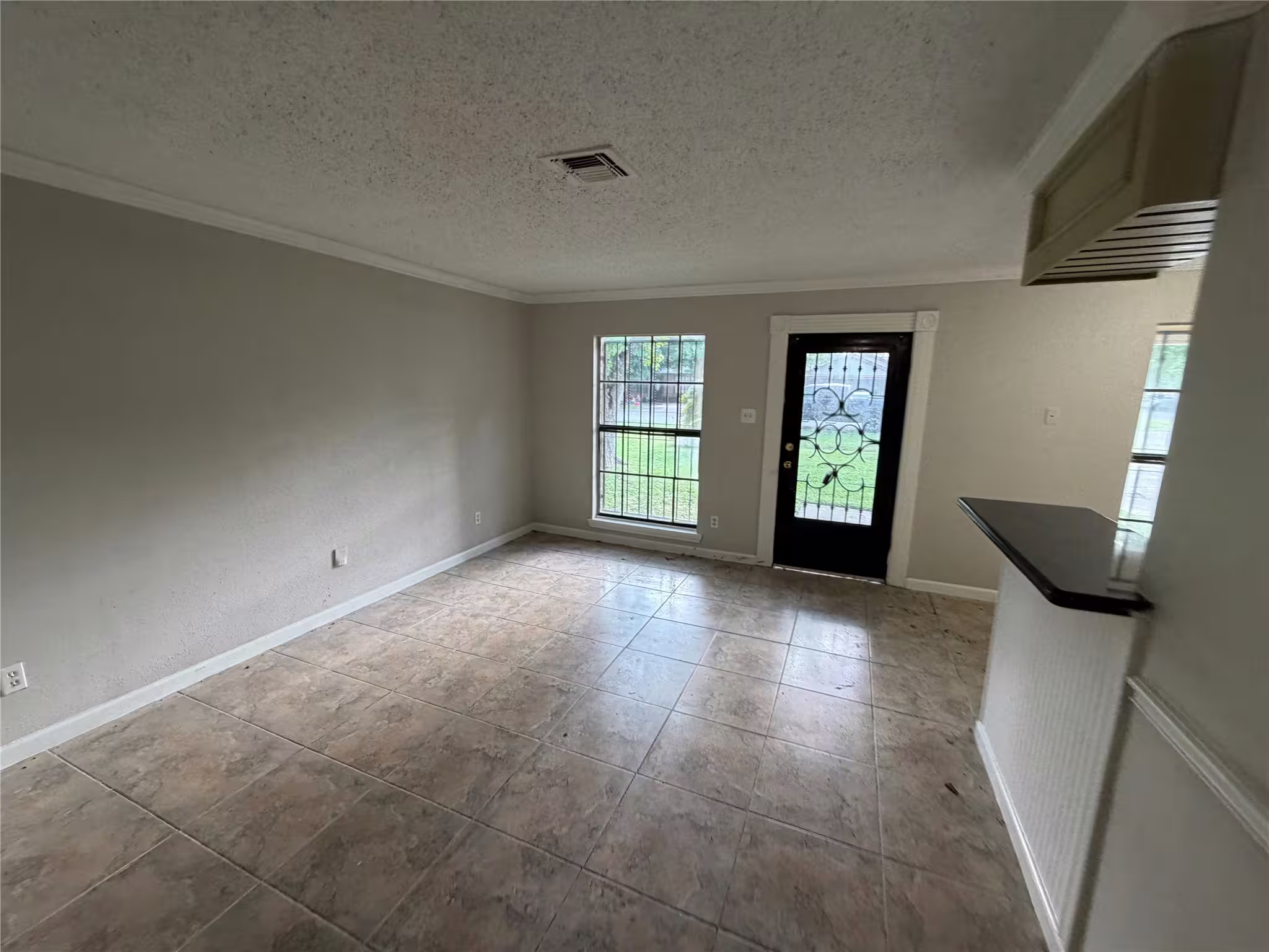 Photo 3 of 601 N 12th Street, La Porte, TX