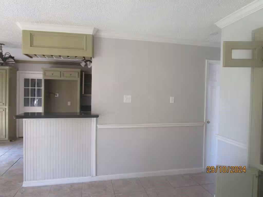 Photo 5 of 601 N 12th Street, La Porte, TX