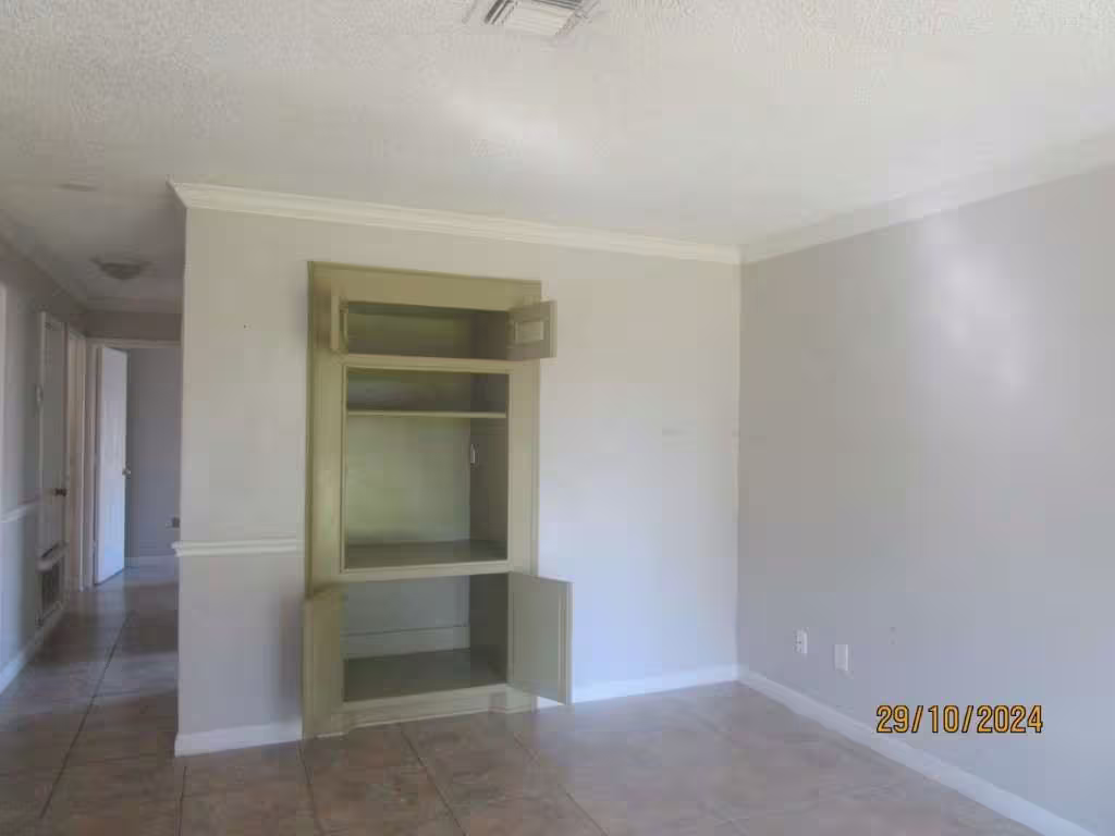 Photo 6 of 601 N 12th Street, La Porte, TX