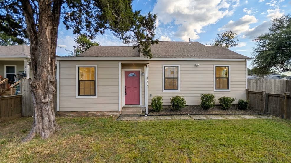 Photo 3 of 428 Van Molan Street, Houston, TX