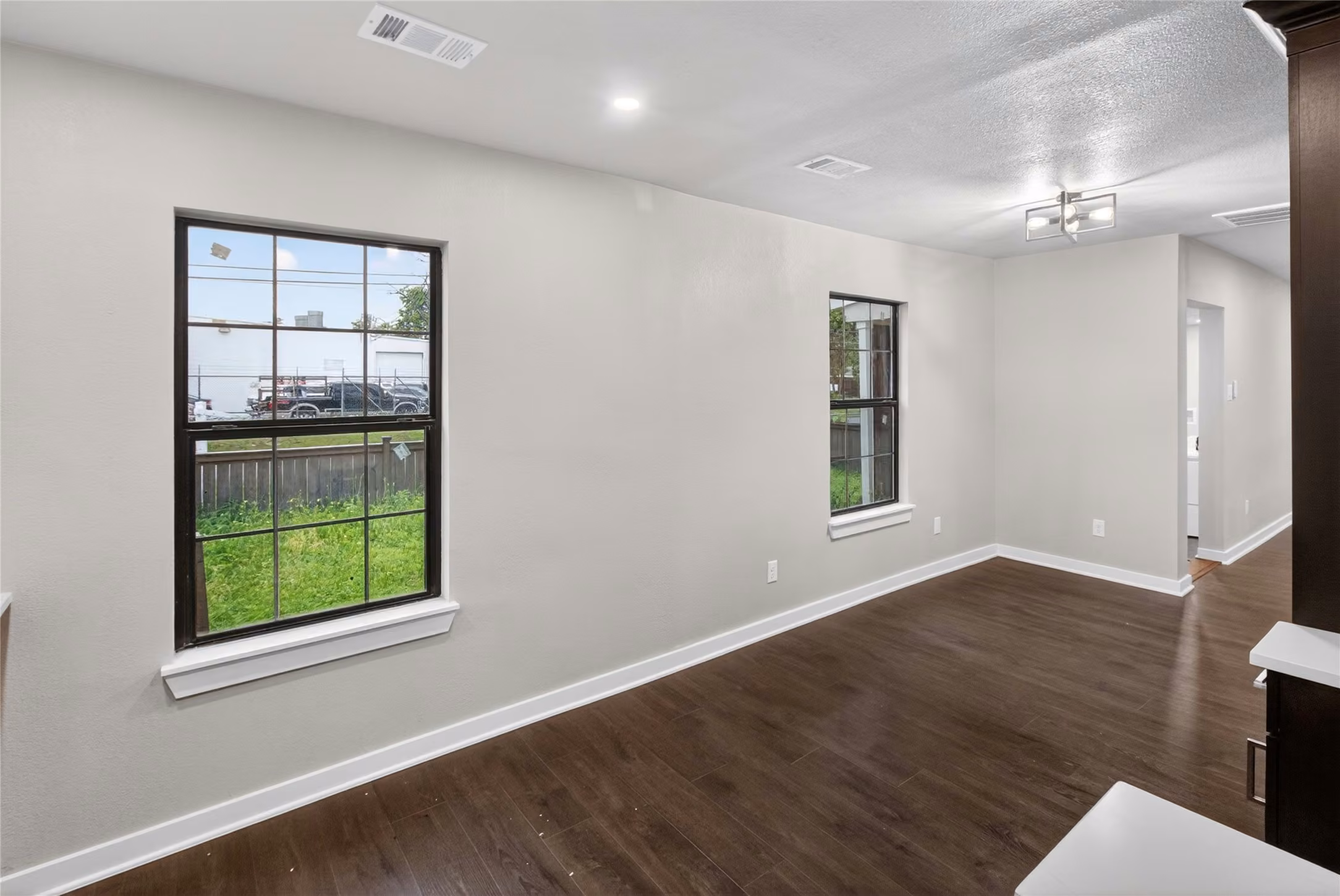 Photo 7 of 428 Van Molan Street, Houston, TX