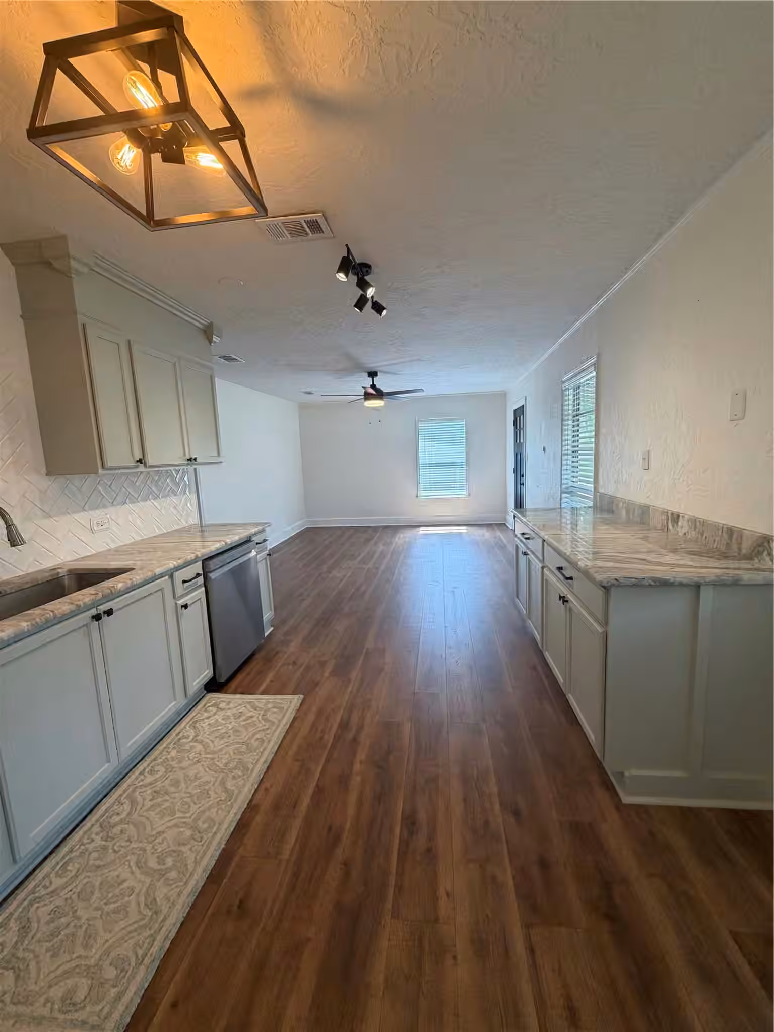 Photo 4 of 52 Periwinkle Court, Lake Jackson, TX