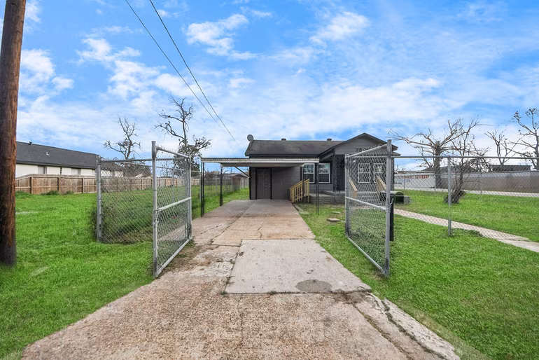 Photo 4 of 2508 Melbourne Street, Houston, TX