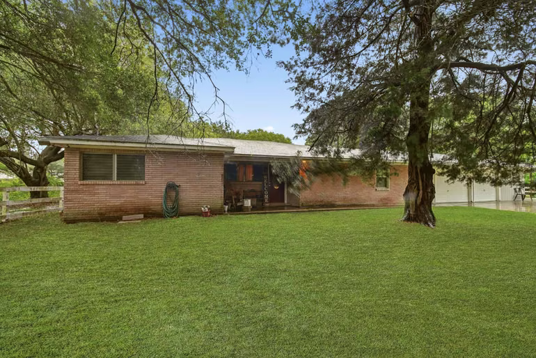 Photo of 731 Meneley Road, Winnie, TX