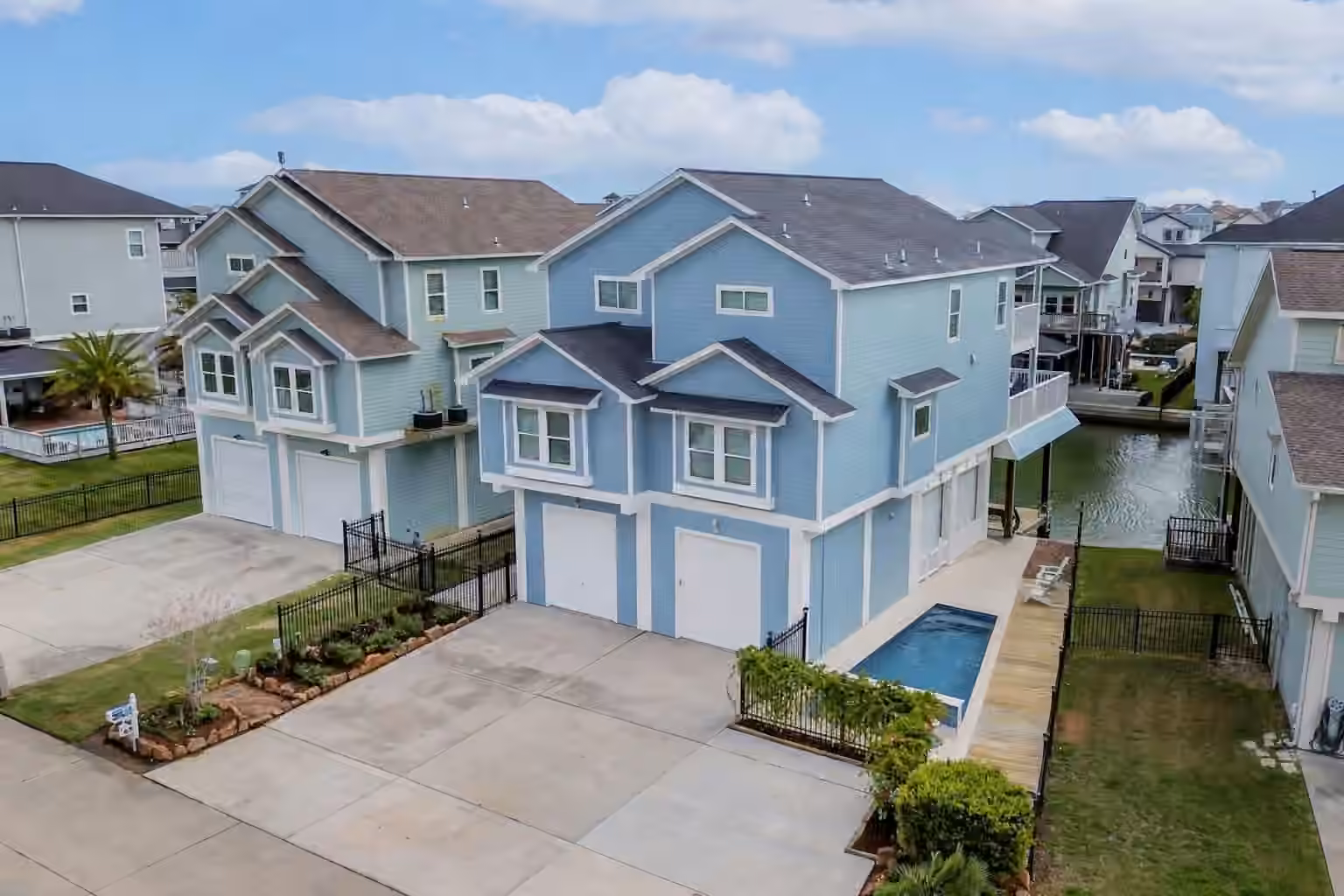 Photo of 429 Jeanie Lynne Circle, Tiki Island, TX 77554