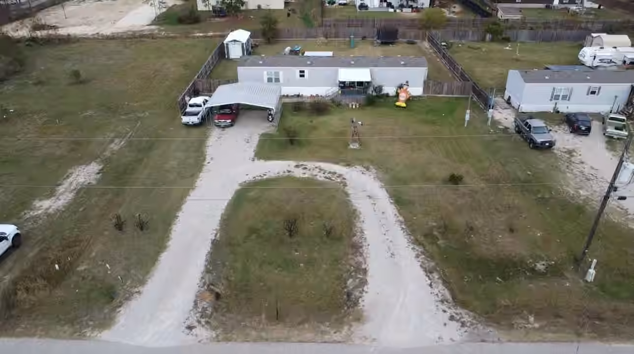 Photo 3 of 21625 County Road 3749d, Cleveland, TX