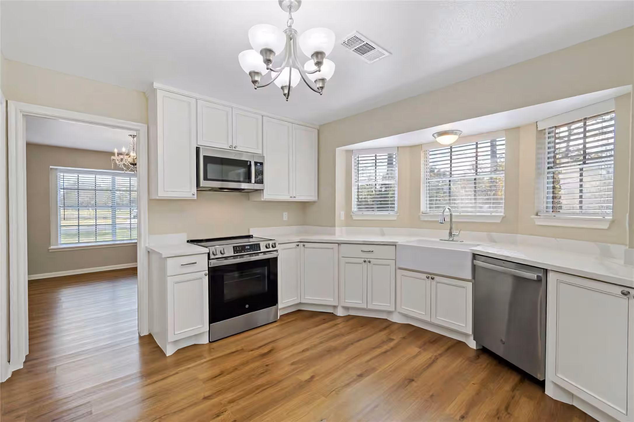 Photo 5 of 2404 Taylor Lane, Pearland, TX