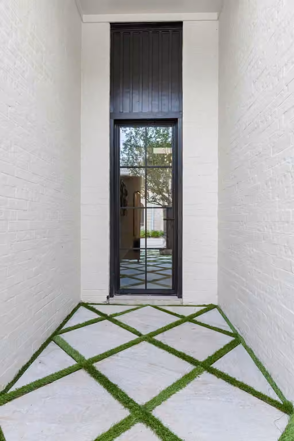 Photo 4 of 10 S Briar Hollow Lane 15, Houston, TX
