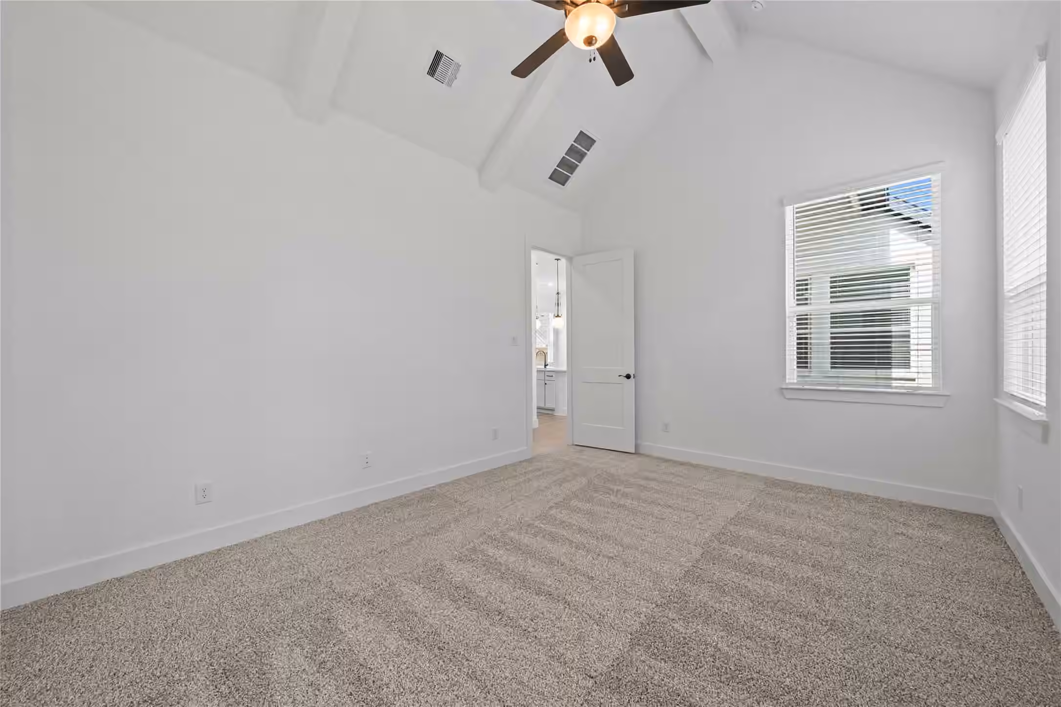 Photo 4 of 11914 North Pavillion Drive, Mont Belvieu, TX