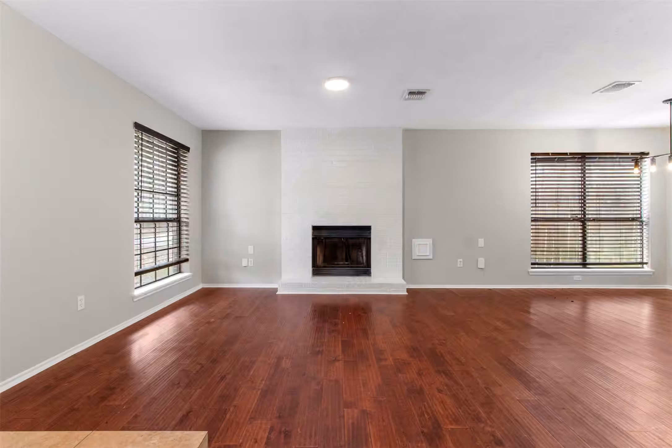 Photo 6 of 102 Summer Crest Circle, The Woodlands, TX