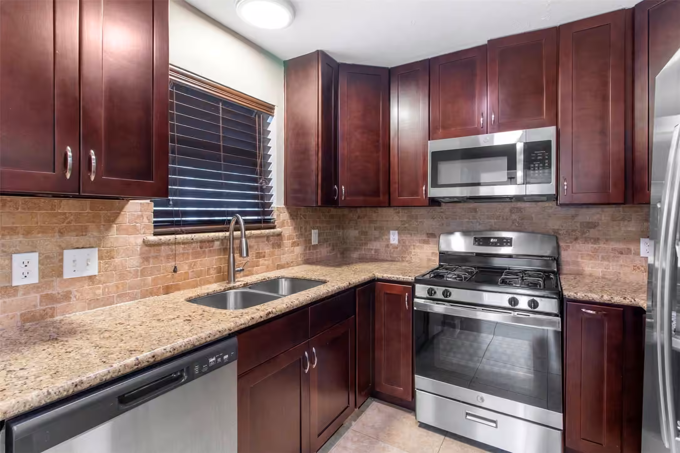 Photo 7 of 102 Summer Crest Circle, The Woodlands, TX