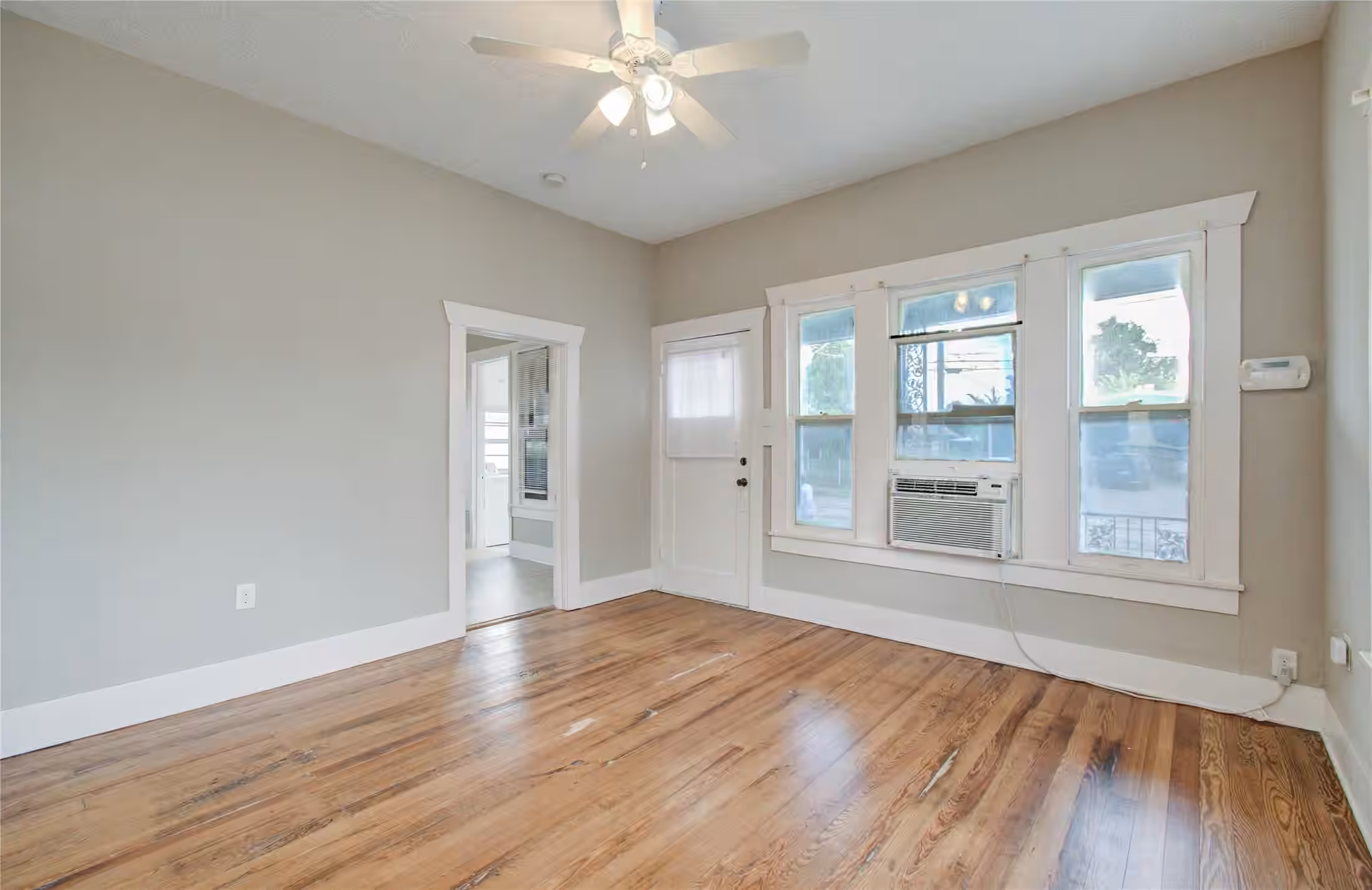 Photo 5 of 901 Boundary Street, Houston, TX