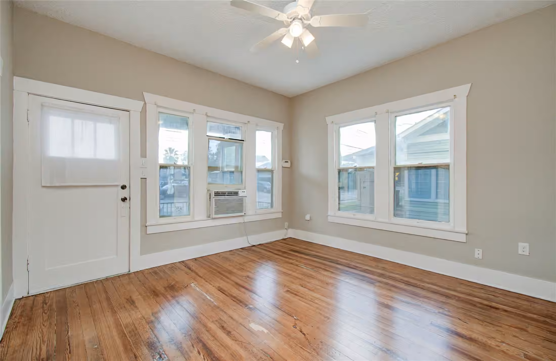 Photo 6 of 901 Boundary Street, Houston, TX