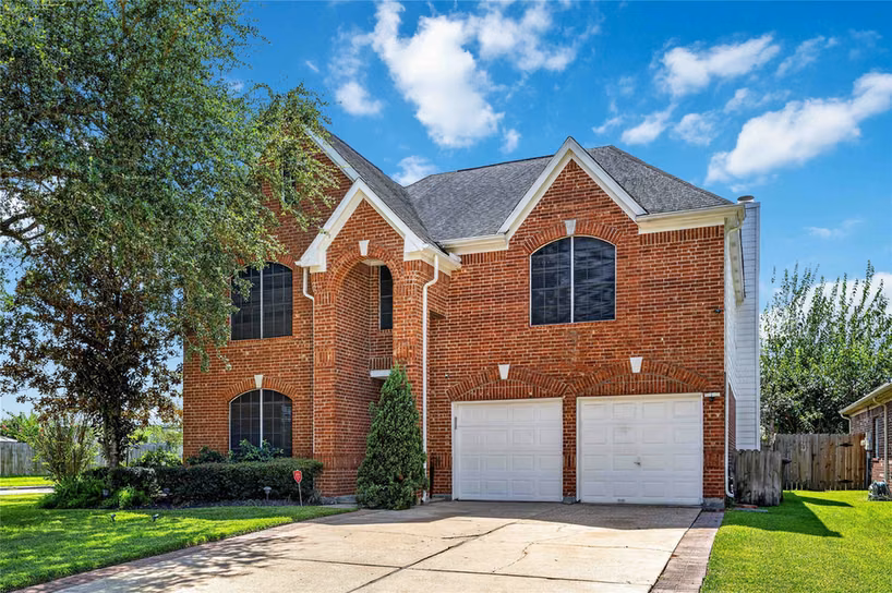 Photo 2 of 11618 Peachwood Lake Drive, Sugar Land, TX