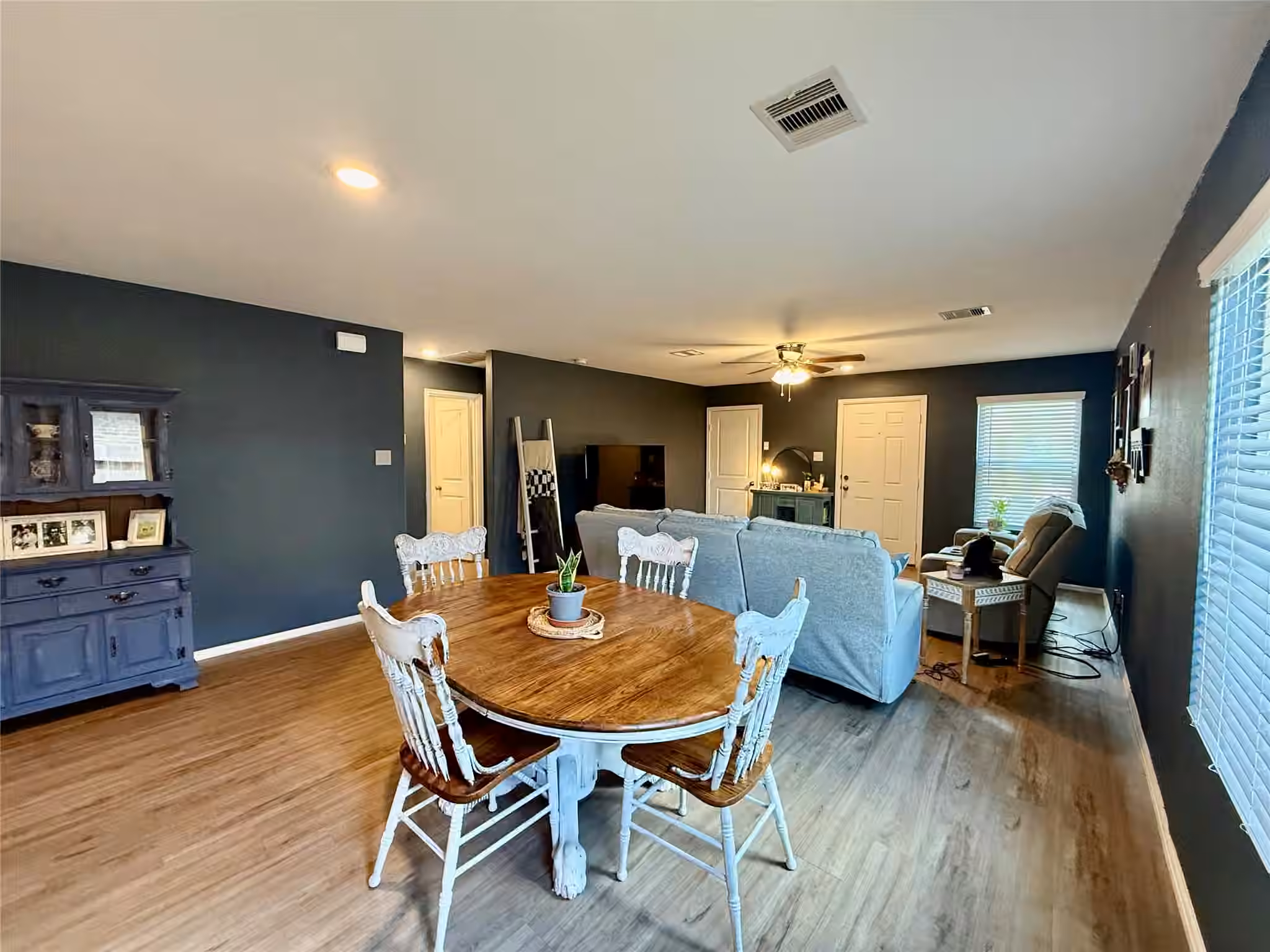 Photo 5 of 216 Bennett Loop, Angleton, TX