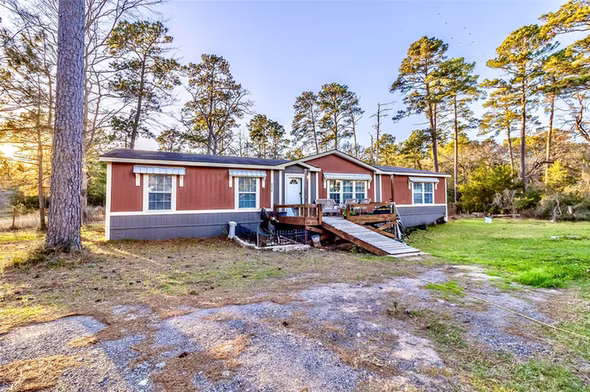 Photo 2 of 6258 N Hill Road, Navasota, TX