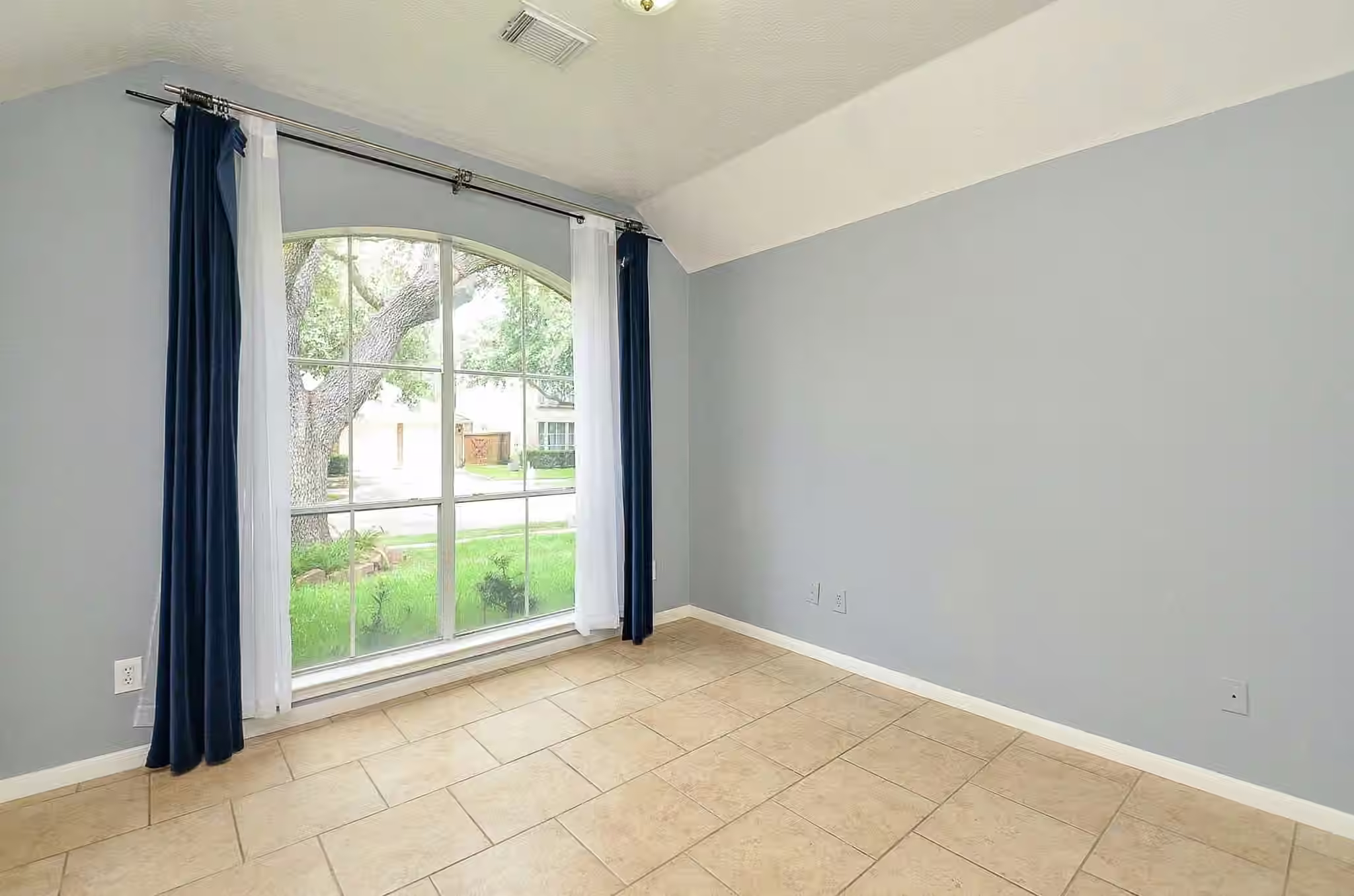 Photo 7 of 4222 Lakeshore Forest Drive, Missouri City, TX