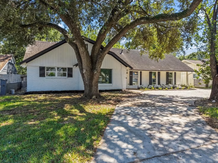 Photo 2 of 8011 Richmond Avenue, Houston, TX