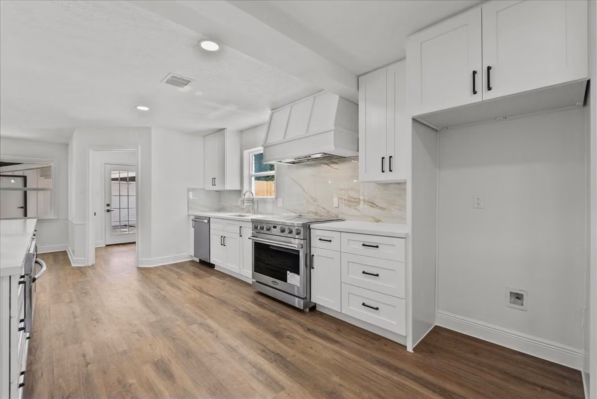 Photo 6 of 8011 Richmond Avenue, Houston, TX