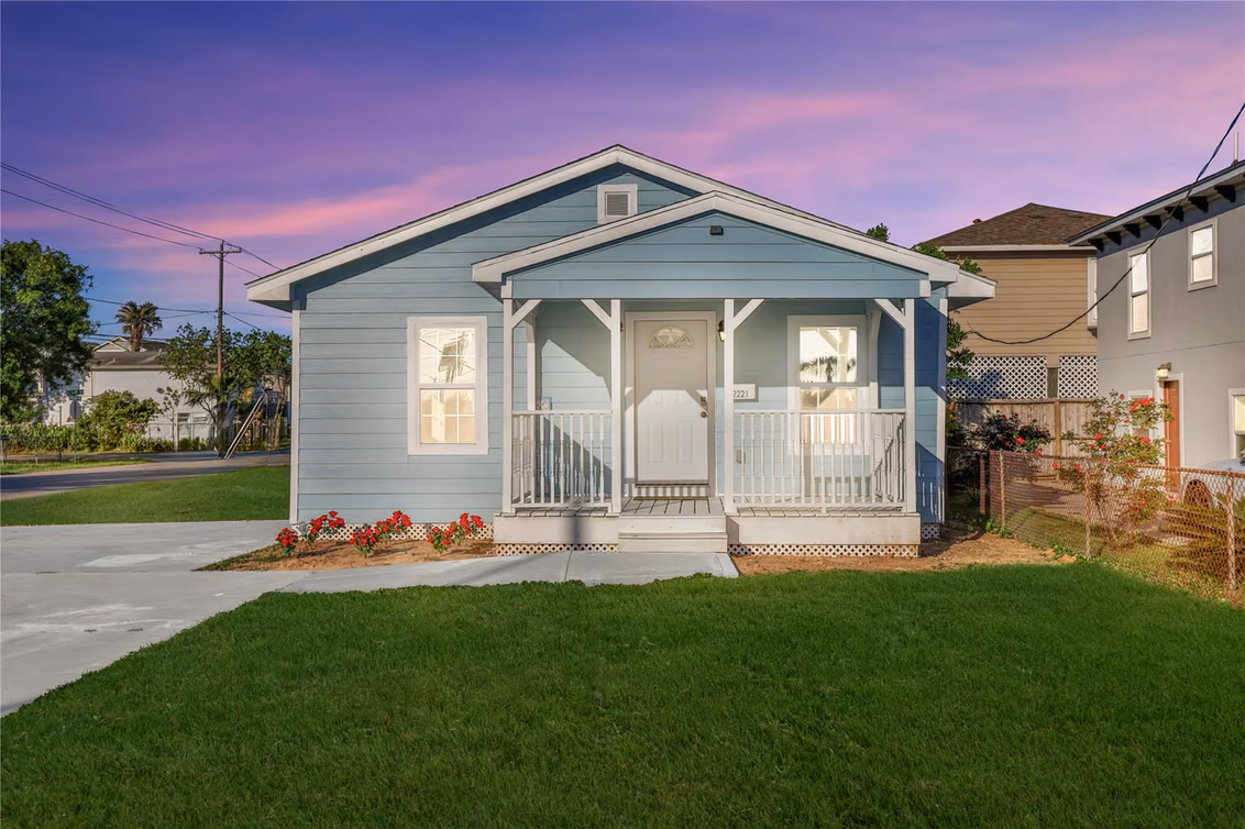 Photo 5 of 2221 Grover Avenue, Galveston, TX