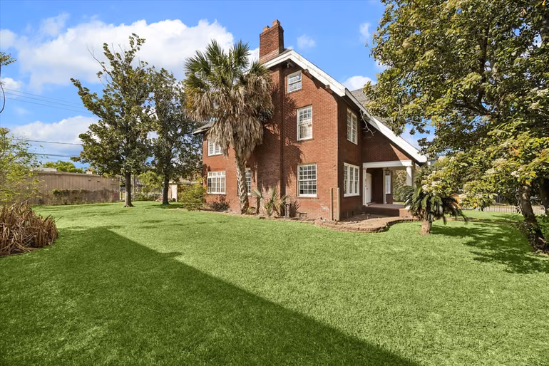 Photo 3 of 614 Avondale Street, Houston, TX