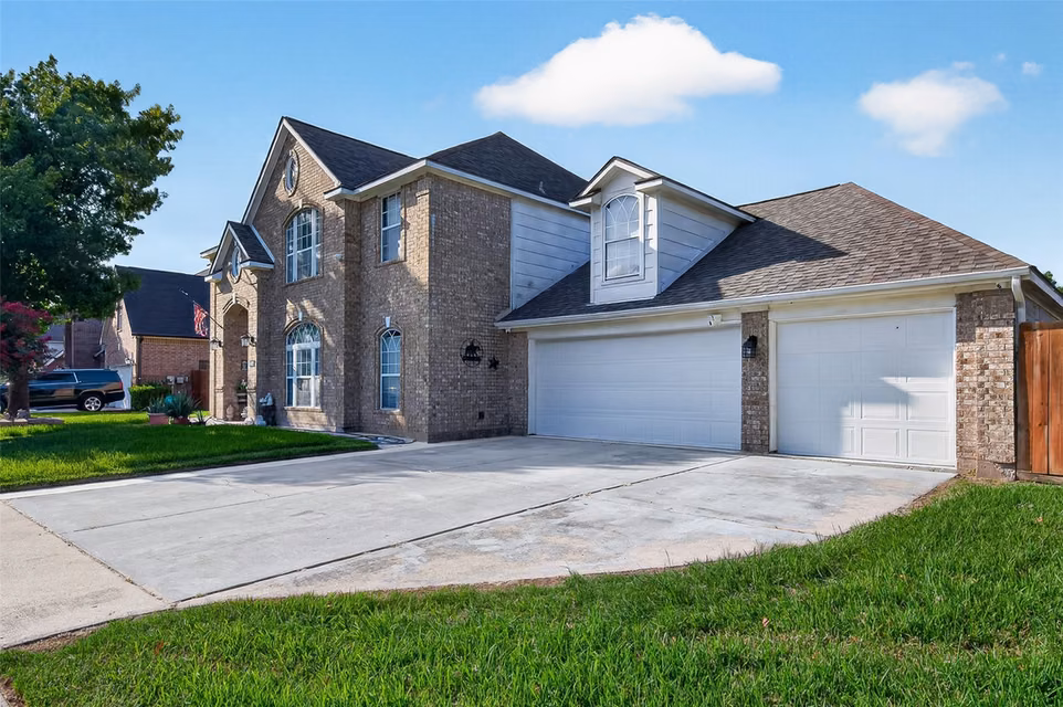 Photo 3 of 6822 Crystal Point Drive, Katy, TX