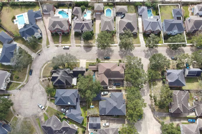 Photo 4 of 5425 Loch Lomond Drive, Houston, TX