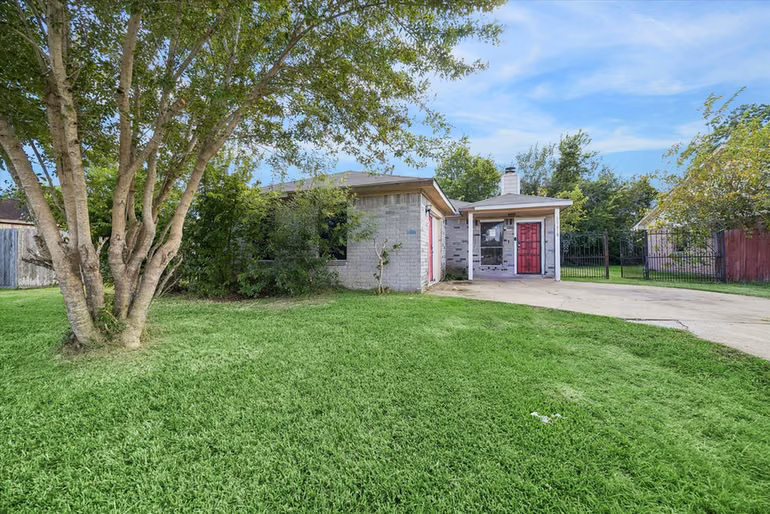 Photo 2 of 11618 Roandale Drive, Houston, TX
